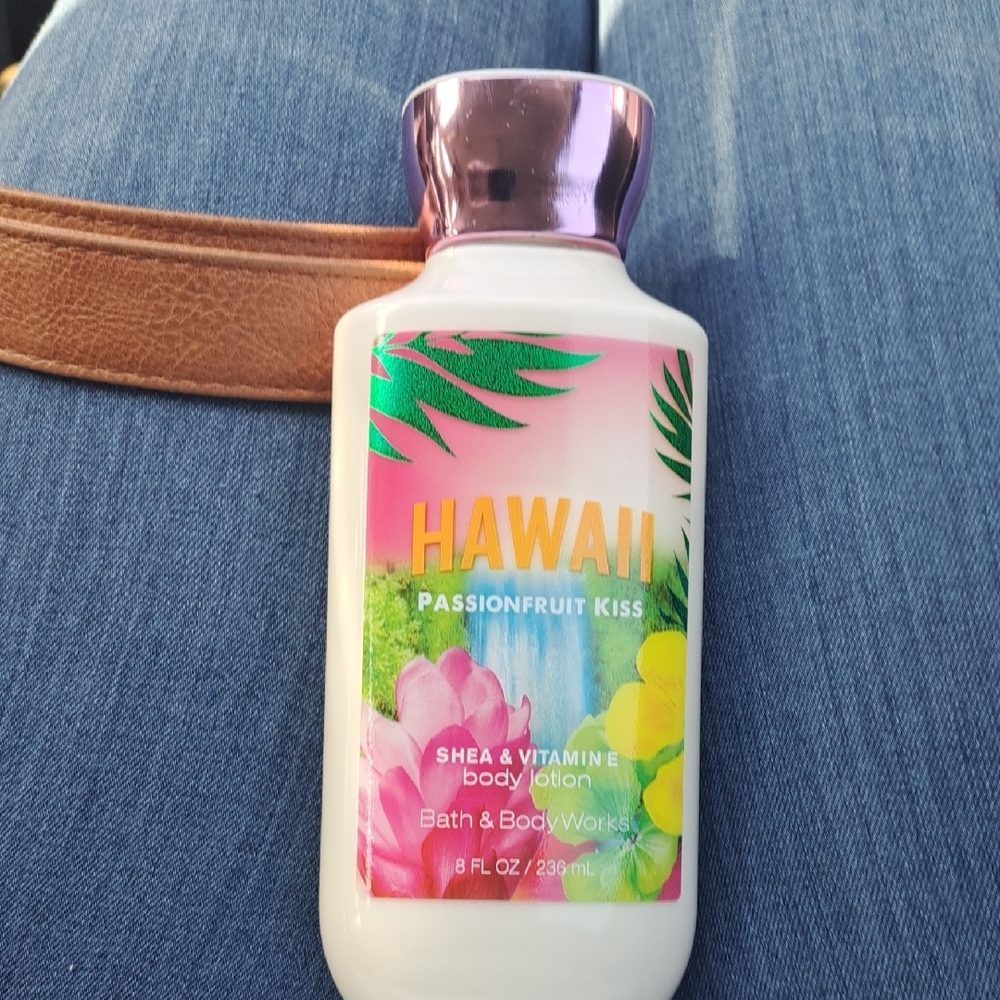 Bath & Body Works Pink and White Moisturizer